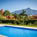 Διαμέρισμα Vivi Homes - Boho Sunrise Alminar Pool, Garden & Terrace Μαρμπέλλα