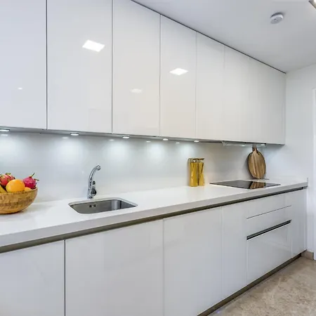 Vivi Homes - Boho Sunrise Alminar Pool, Garden & Terrace * Marbella